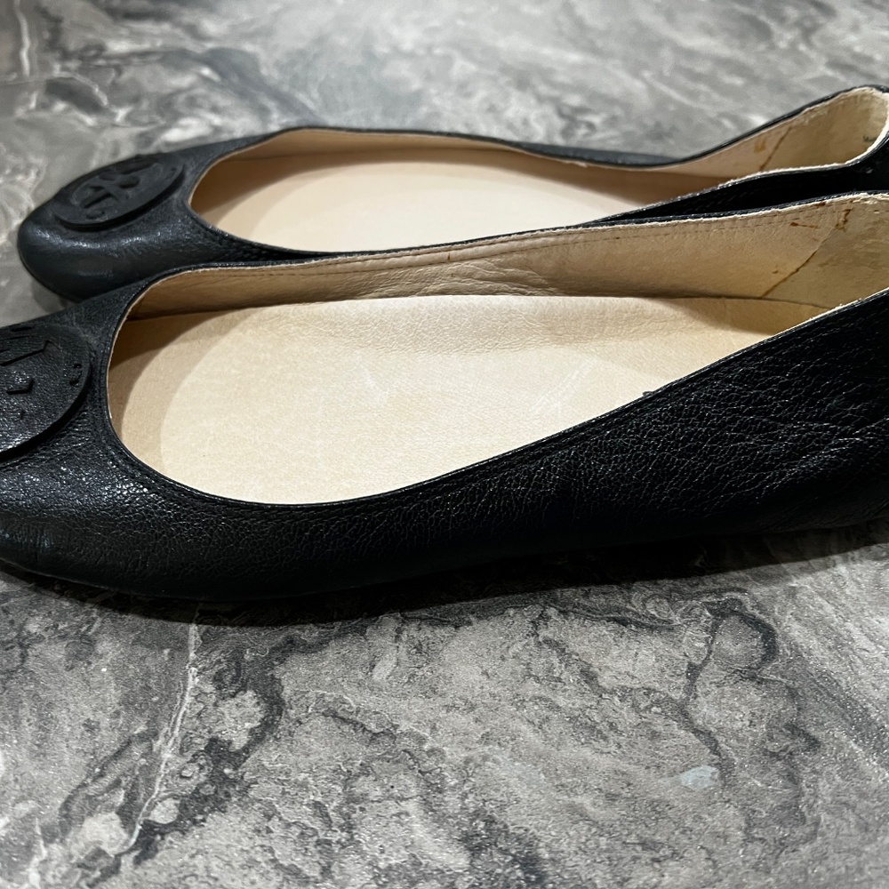 Michael Kors Black Leather Flats loafers with logo size 9M womens - Picture 5 of 7